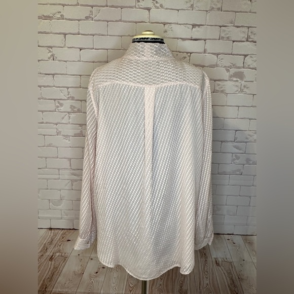 DNKY Blouse Swiss Dot Size XL 
Office Spring Summer Church Sheet Lightweight - Picture 2 of 4